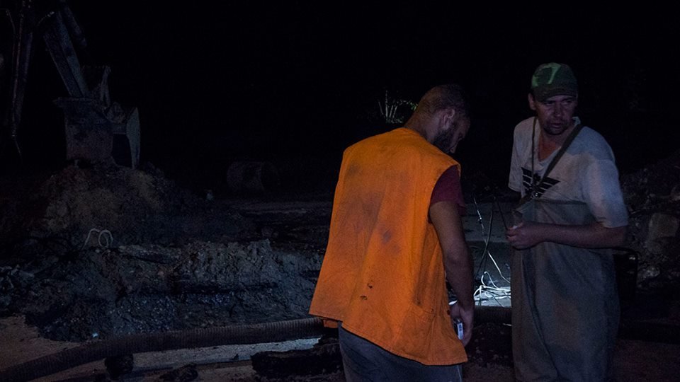 Получи ответ: почему на улице Савченко из люка бьет фонтан 5