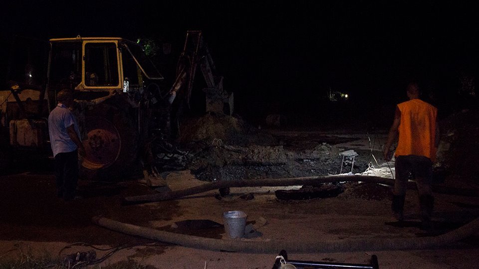 Получи ответ: почему на улице Савченко из люка бьет фонтан 6