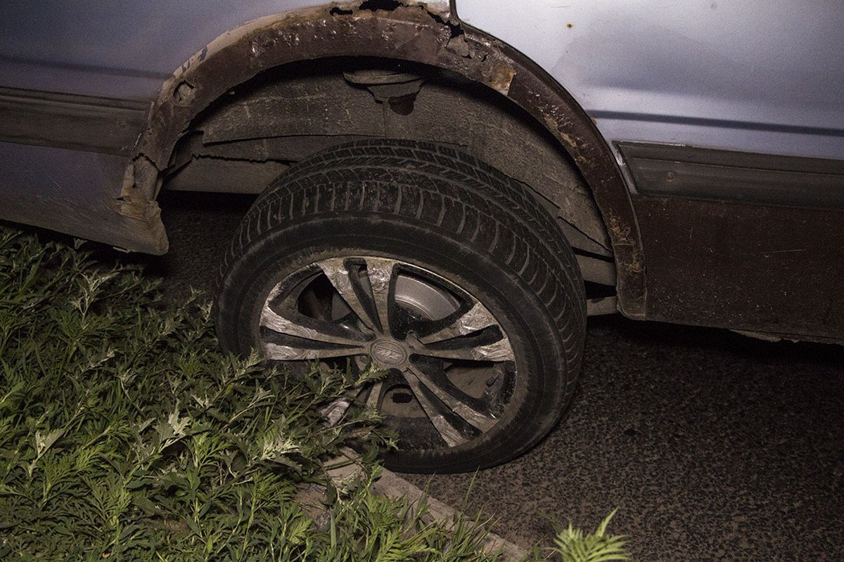 ДТП на съезде с Кайдакского моста: искали девушек, а познакомились с бетонной стеной 4