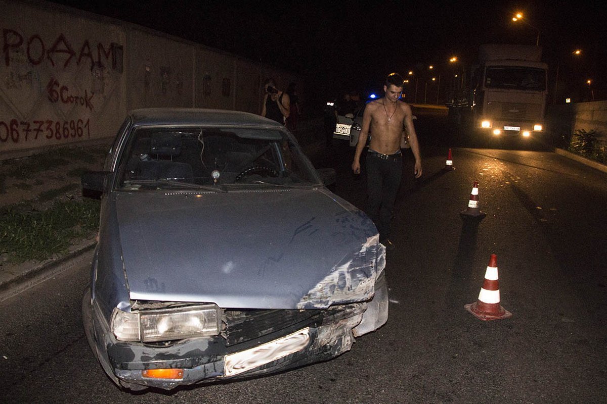 ДТП на съезде с Кайдакского моста: искали девушек, а познакомились с бетонной стеной 6