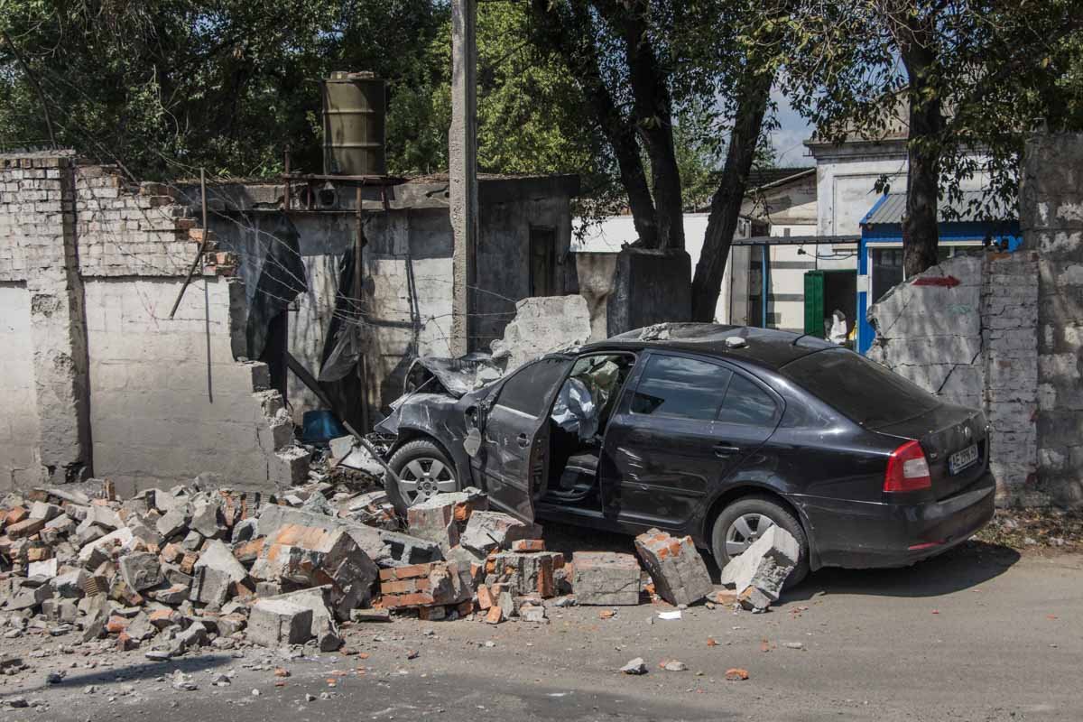 В Днепре Skoda влетела в кирпичную стену: пострадал водитель 1