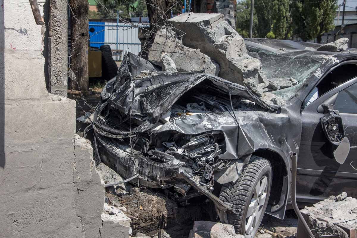 В Днепре Skoda влетела в кирпичную стену: пострадал водитель 6