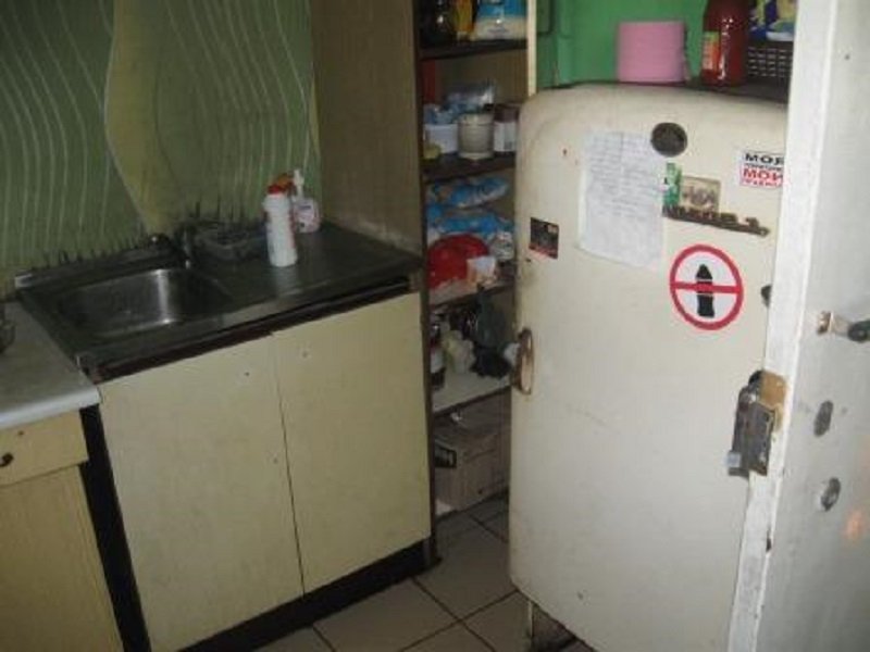 Жизнь взаперти: в Днепре 11 человек насильно удерживали в частном доме 4