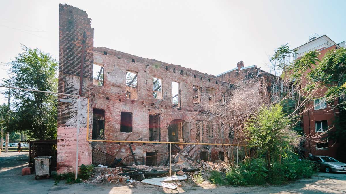 На Соборной площади Днепра разрушают историческое здание 3