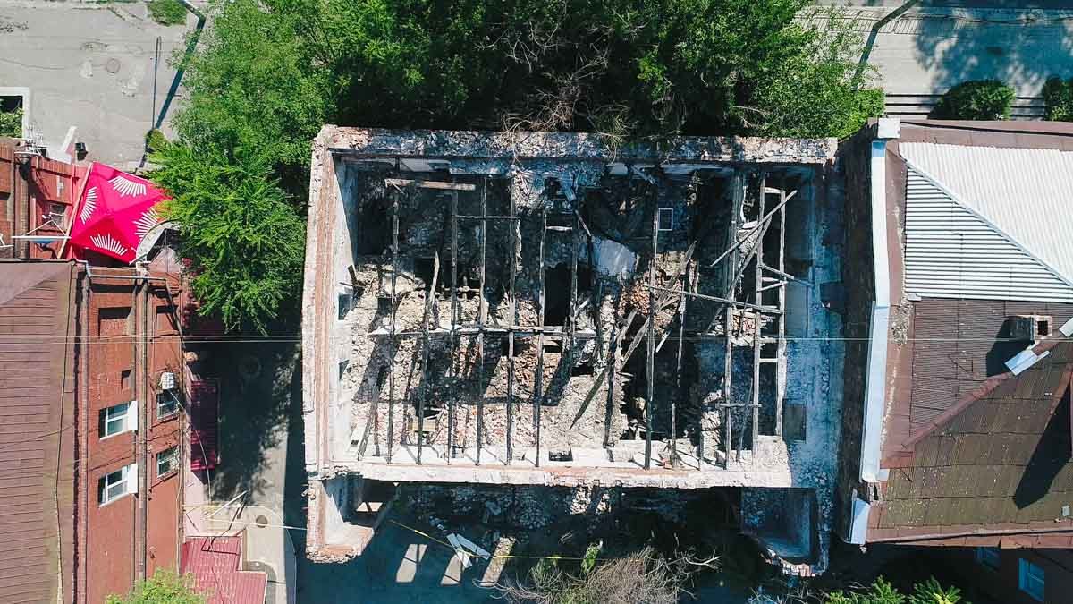 На Соборной площади Днепра разрушают историческое здание 4