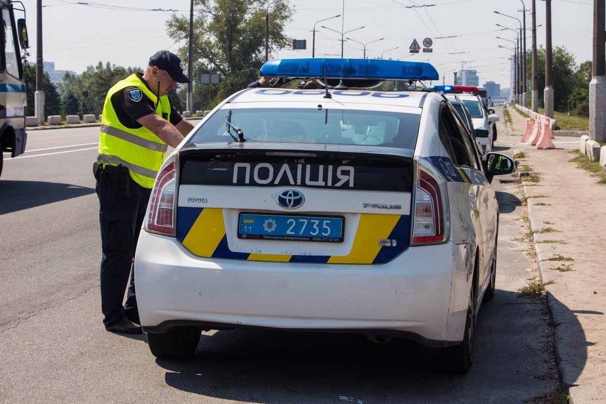 На Новом мосту сбили полицейского: видео задержания водителя 1
