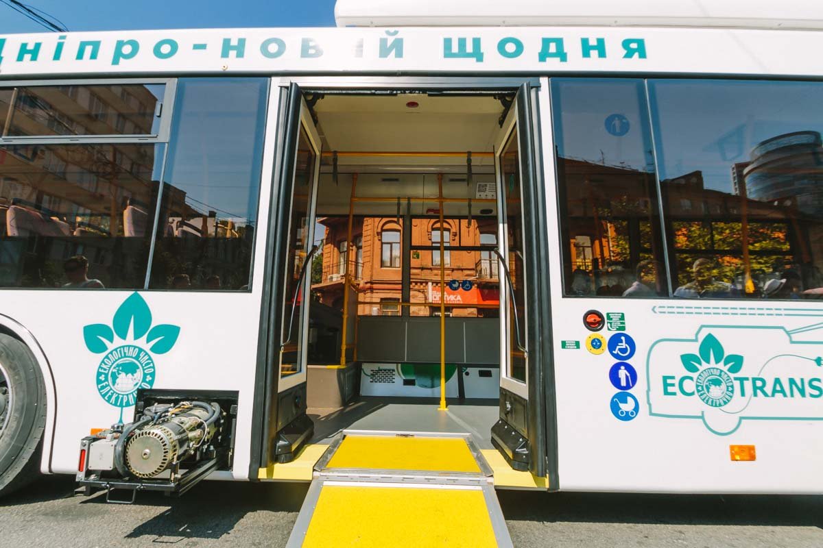 В Днепре мэр Филатов катался на новых троллейбусах от центра до ж/м Солнечный 2