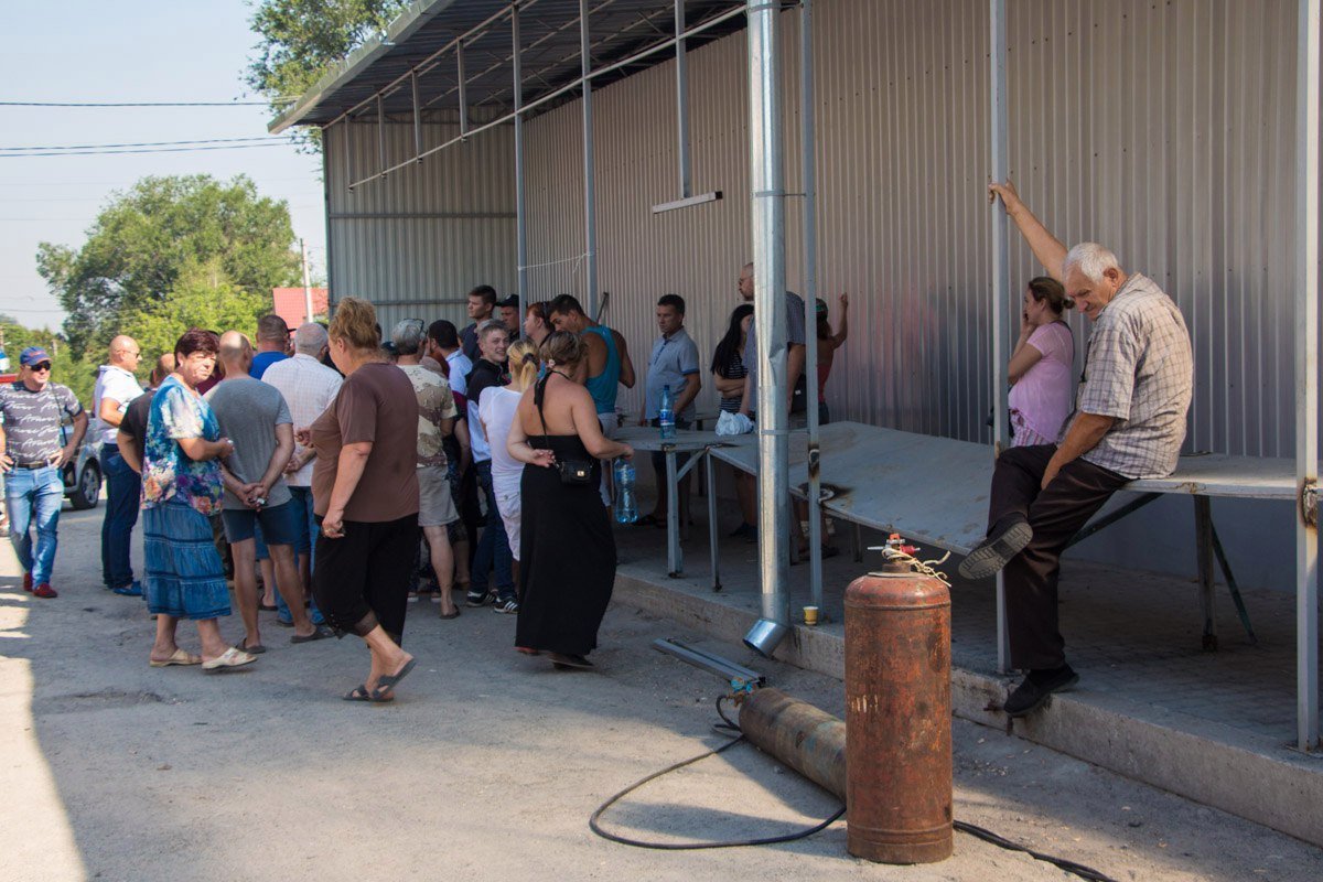 Разборки на Игреньском рынке: власти начали демонтировать незаконный ангар 1