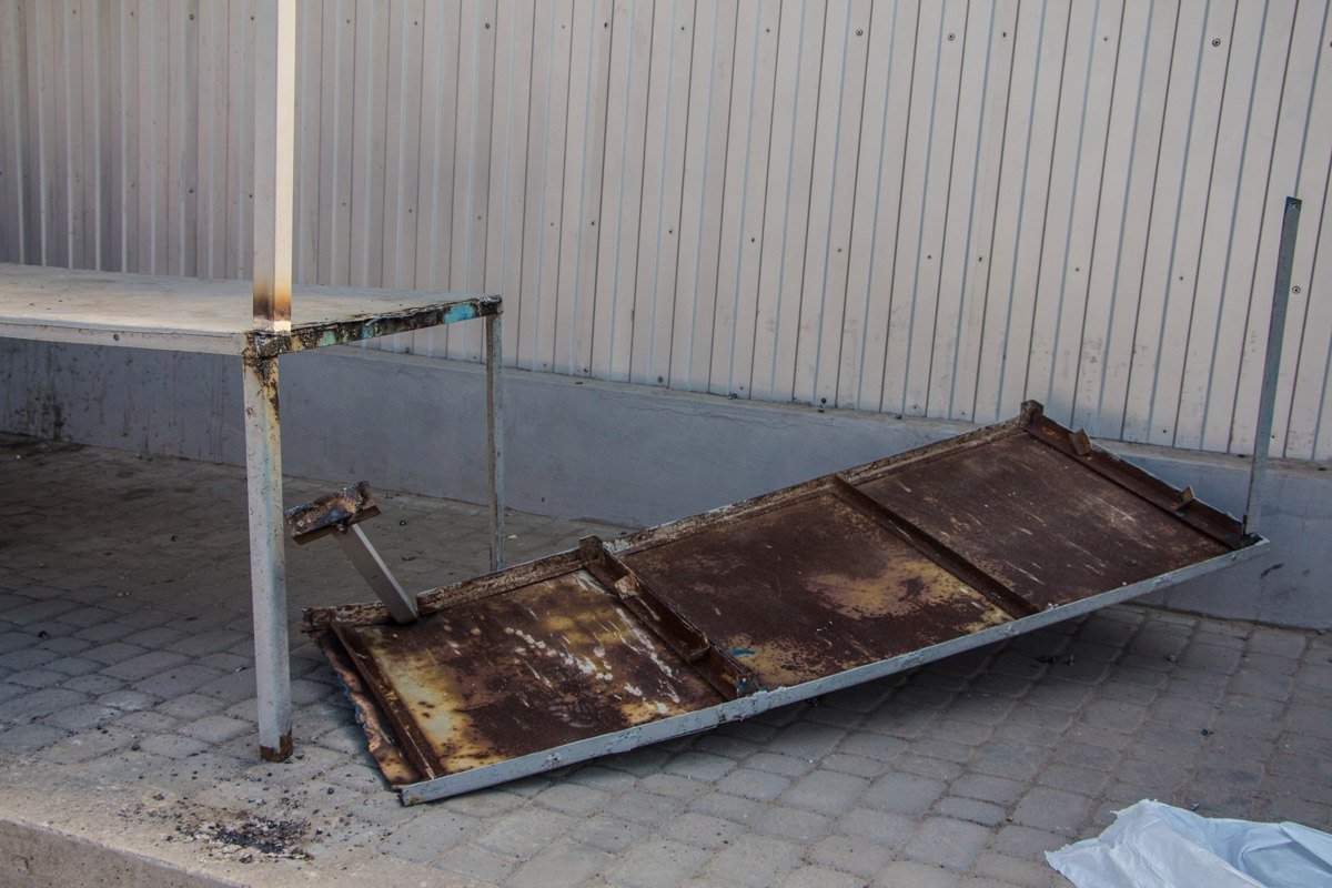 Разборки на Игреньском рынке: власти начали демонтировать незаконный ангар 2