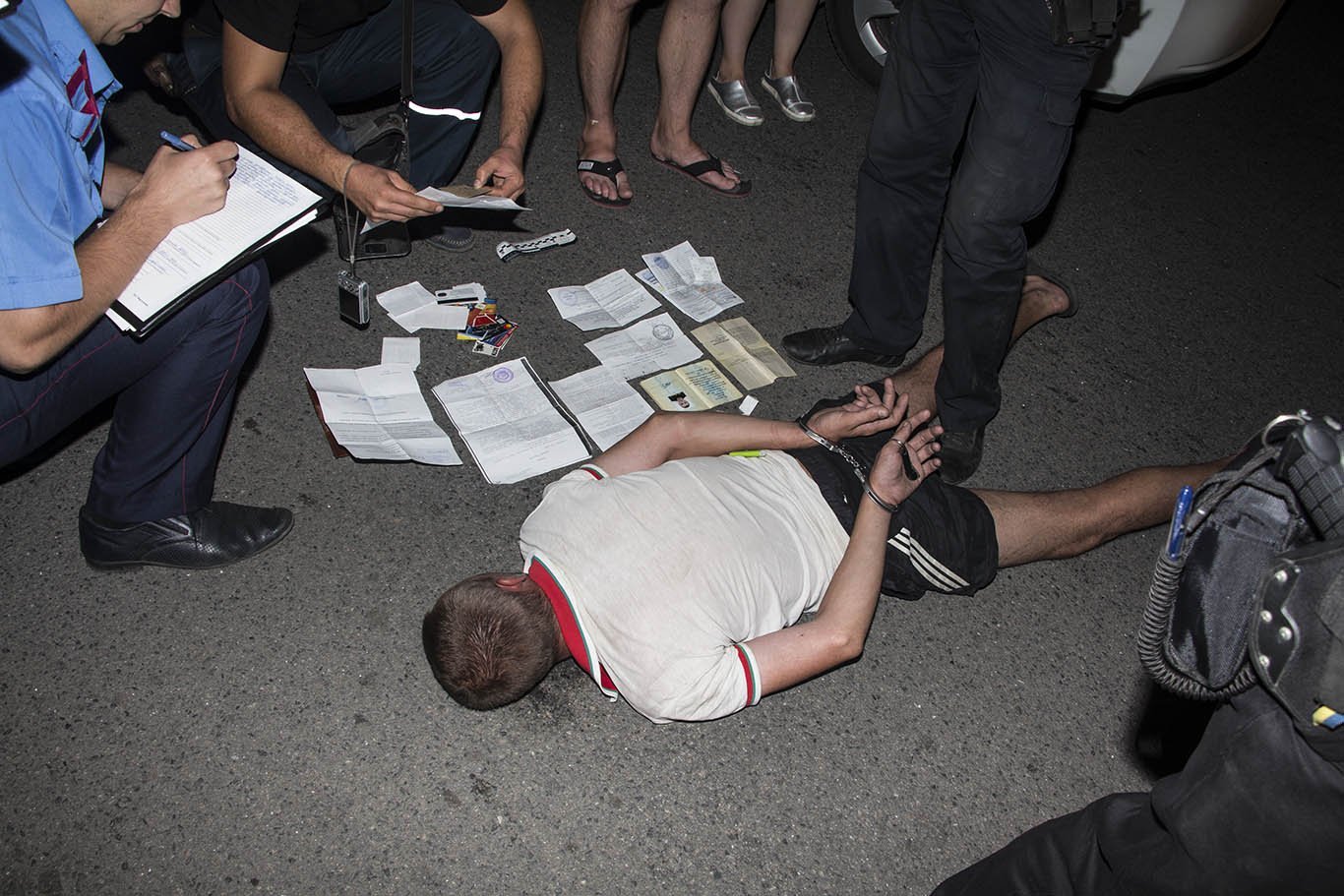 В Днепре патрульные по горячим следам задержали грабителя 2
