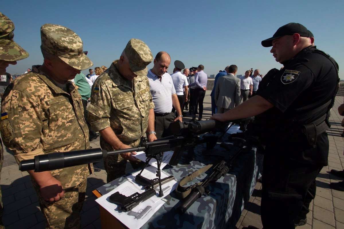 Роботы, беспилотники и награды: как на Фестивальном причале отметили День Нацполиции 8