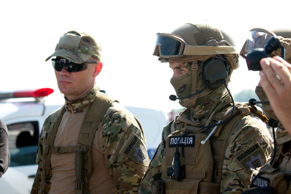 Роботы, беспилотники и награды: как на Фестивальном причале отметили День Нацполиции 10