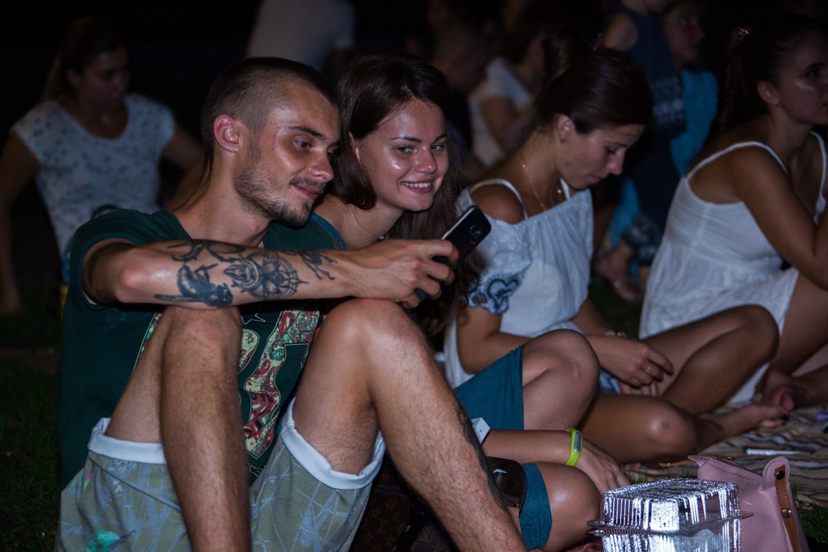 Праздник детства: в сквере Героев показали мультфильм под открытым небом 6