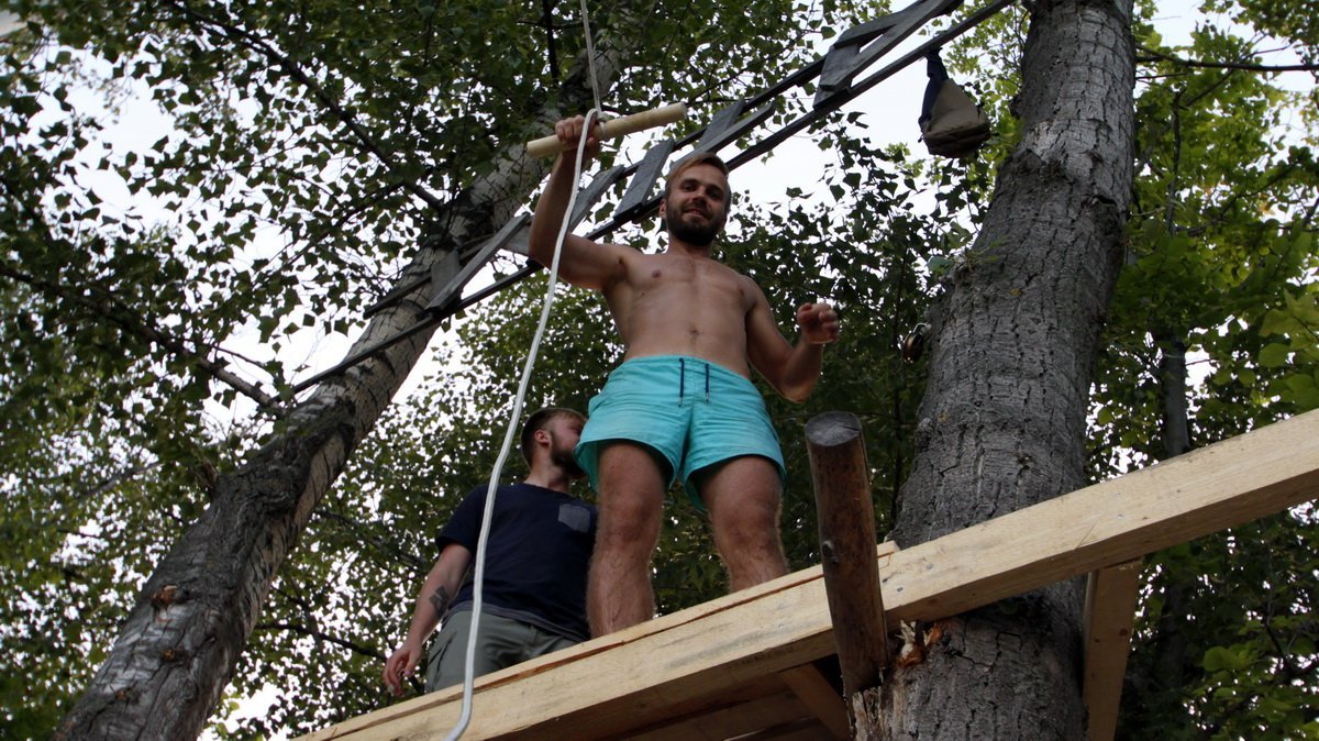 Из IT в робинзоны: как необитаемый остров посреди Днепра превратился в «Гавайи» 12