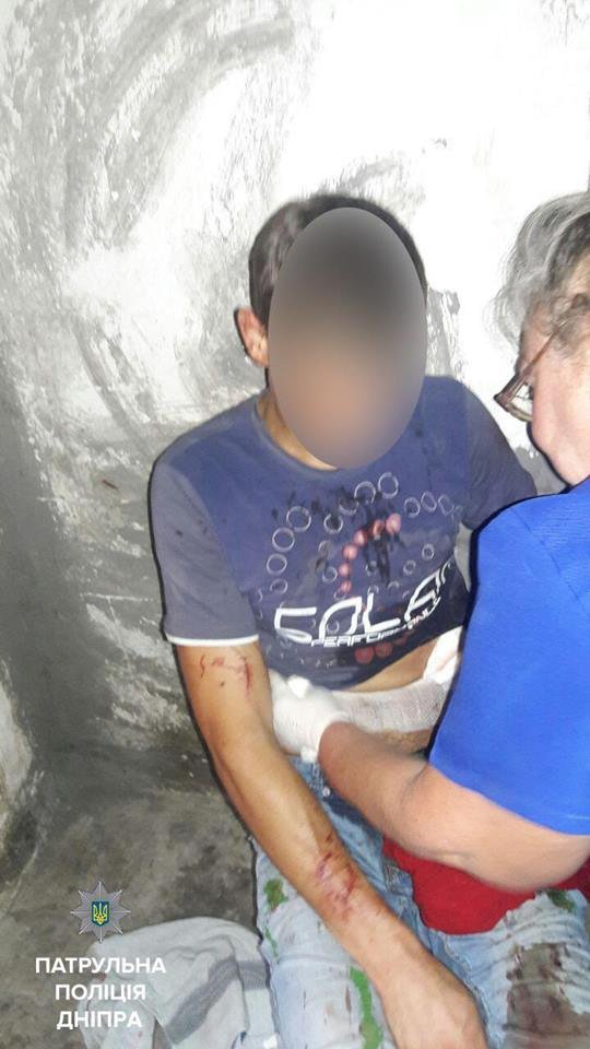 В Днепре владелец жилья накинулся с ножом на своих квартирантов 2