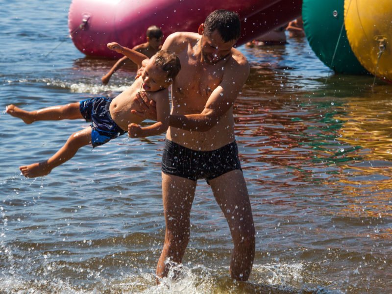 Выходной на Воронцовке: как жители Днепра отдыхают на пляже 6