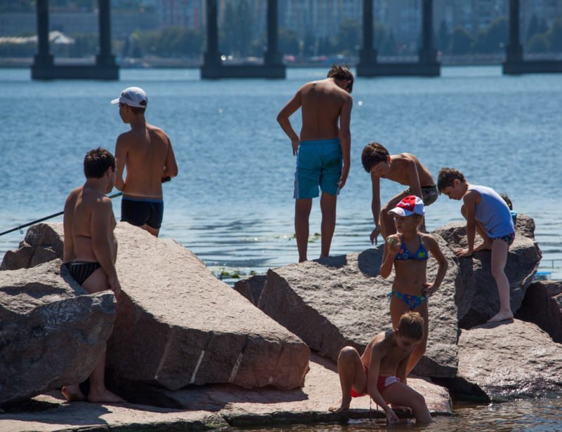 Выходной на Воронцовке: как жители Днепра отдыхают на пляже 8