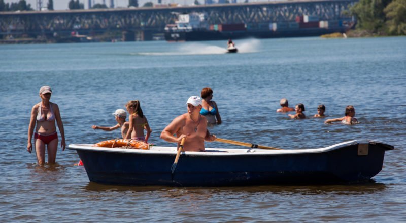 Выходной на Воронцовке: как жители Днепра отдыхают на пляже 15