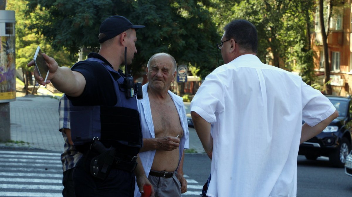 На проспекте Поля столкнулись Toyota и Audi: есть пострадавшие 3