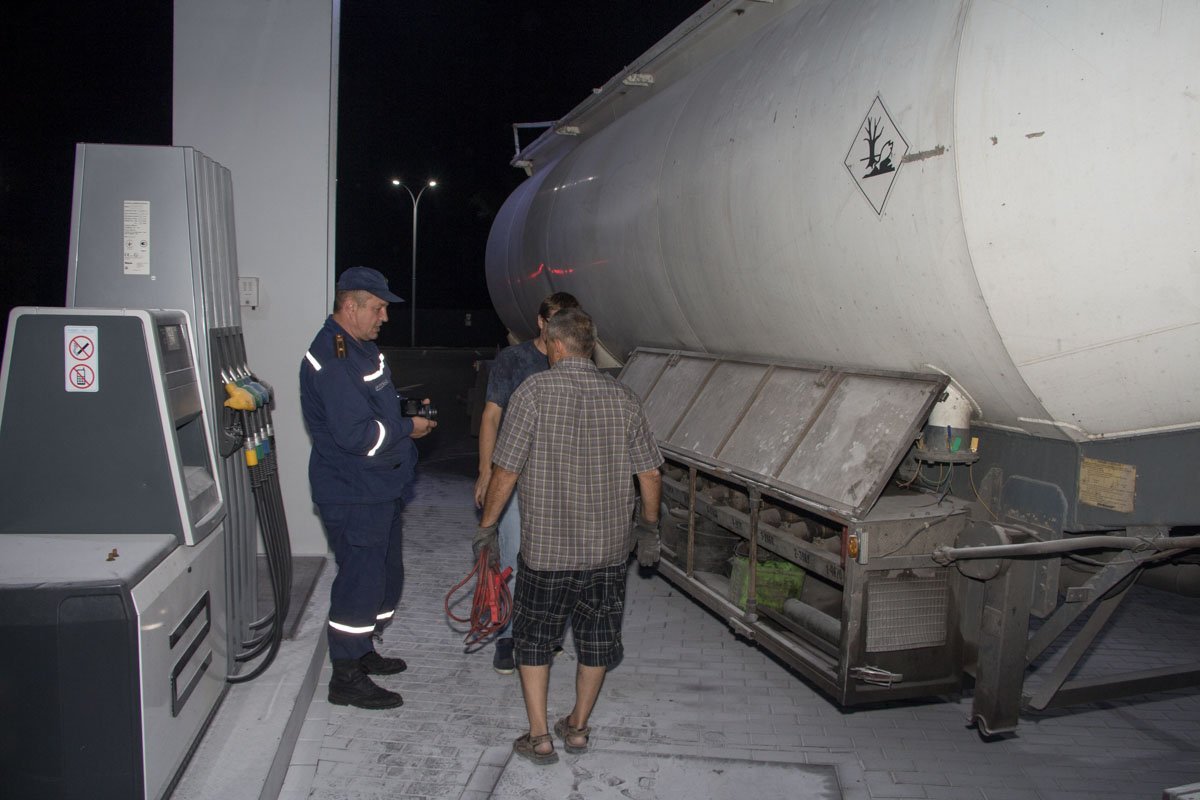 Возле Дафи прозвучал взрыв на АЗС. Задело 2 машины 1