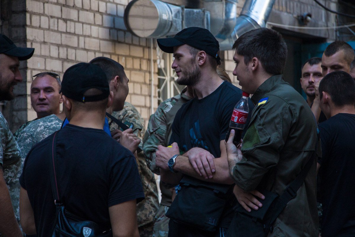 Полиция и люди с автоматами: что происходило в центре Днепра 3