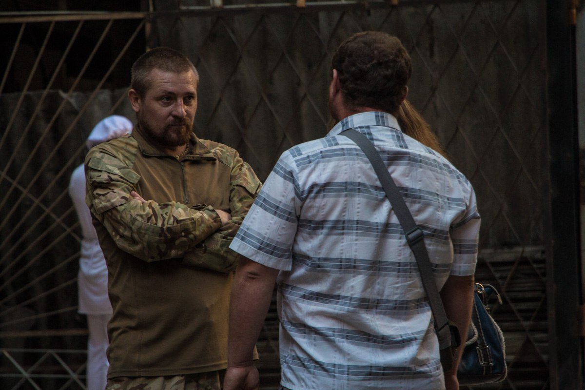 Полиция и люди с автоматами: что происходило в центре Днепра 5