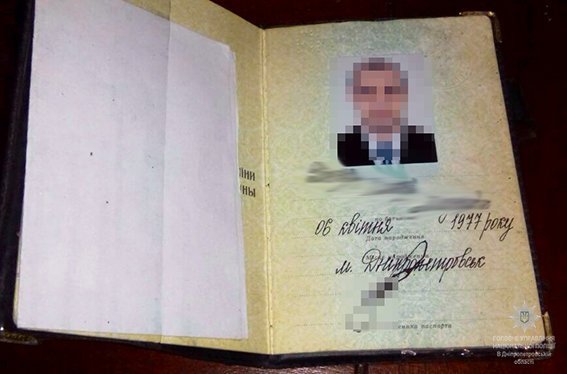 В Днепре задержали сутенера с фальшивыми документами 1