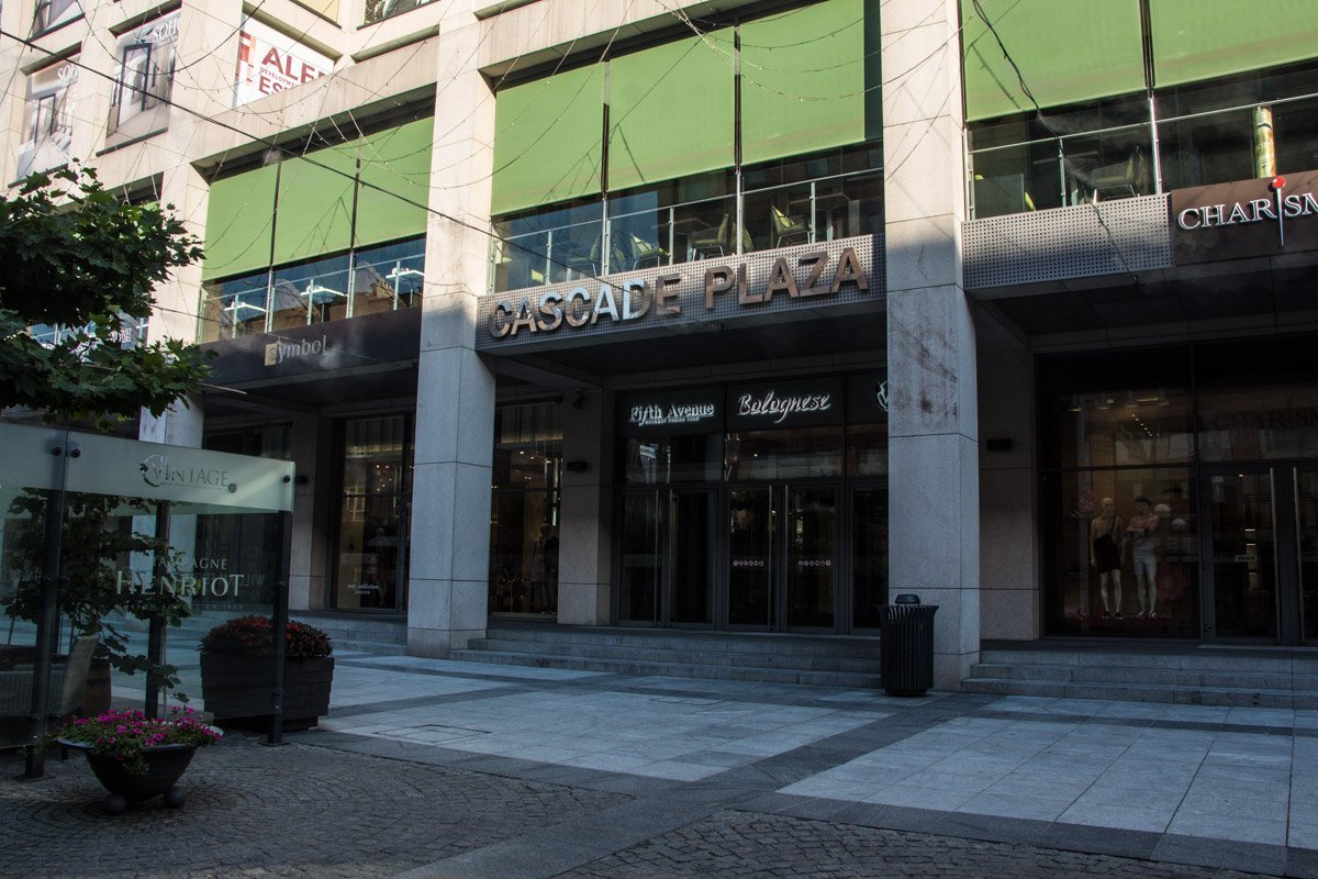 Все напоказ: в туалетах ТЦ «Cascade Plaza» подглядывают за посетителями 1