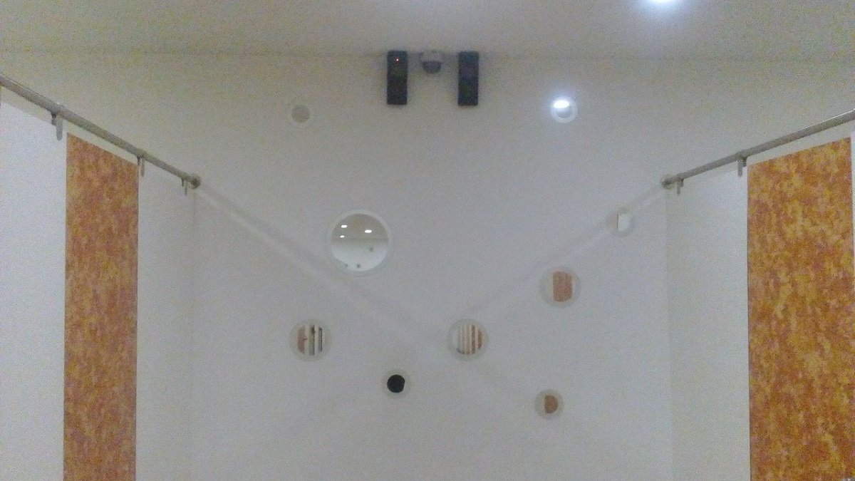 Все напоказ: в туалетах ТЦ «Cascade Plaza» подглядывают за посетителями 2