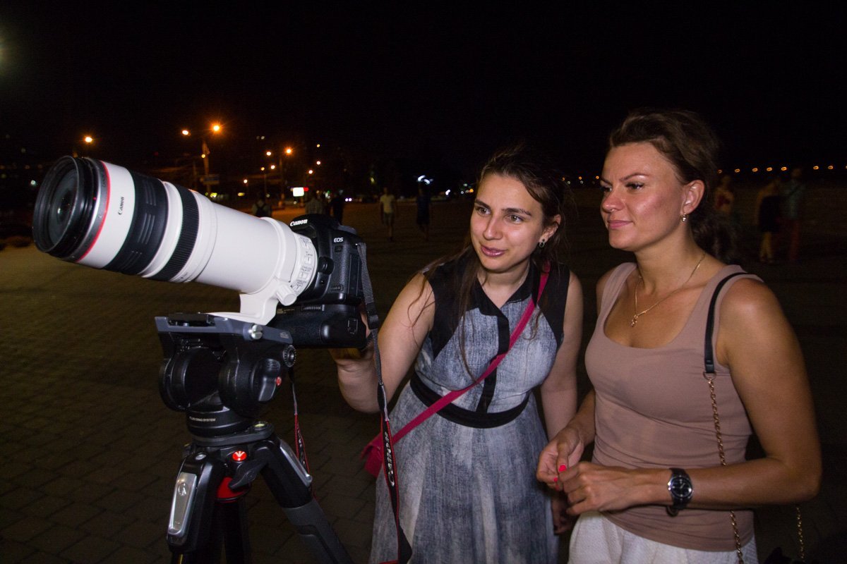 Полную луну в небе над Днепром закрыла тень Земли 3