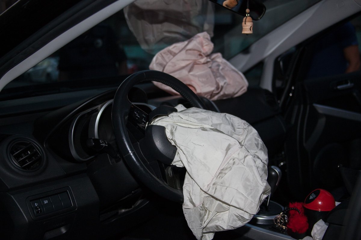 Ехал по встречке: в центре Днепра столкнулись Audi и Mazda 2