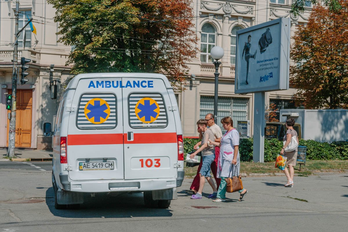 Адская жара в Днепре: температура в маршрутках, трамваях и троллейбусах бьет все рекорды 1