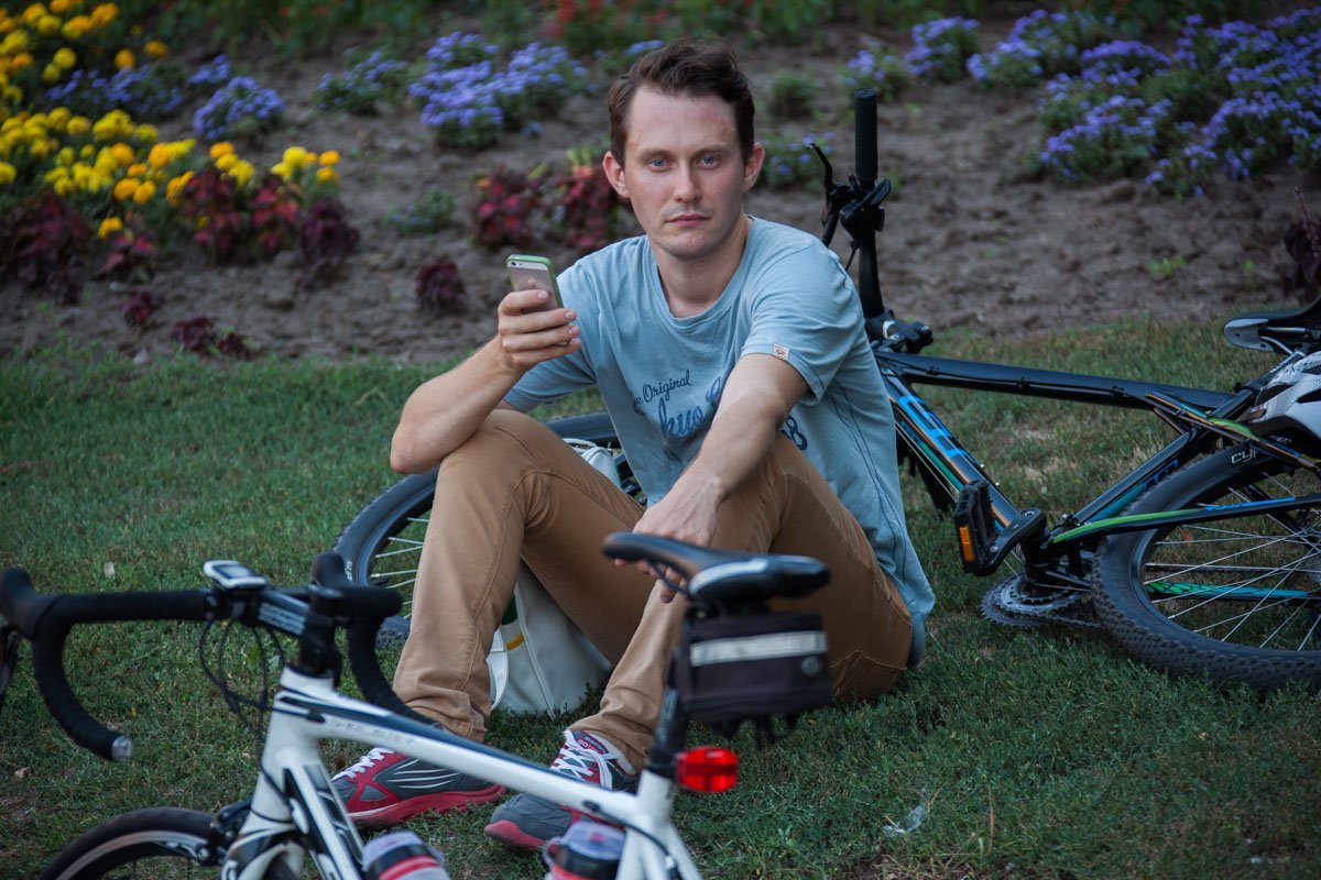 Узнай, почему велосипедисты Днепра лежали в центре города 1