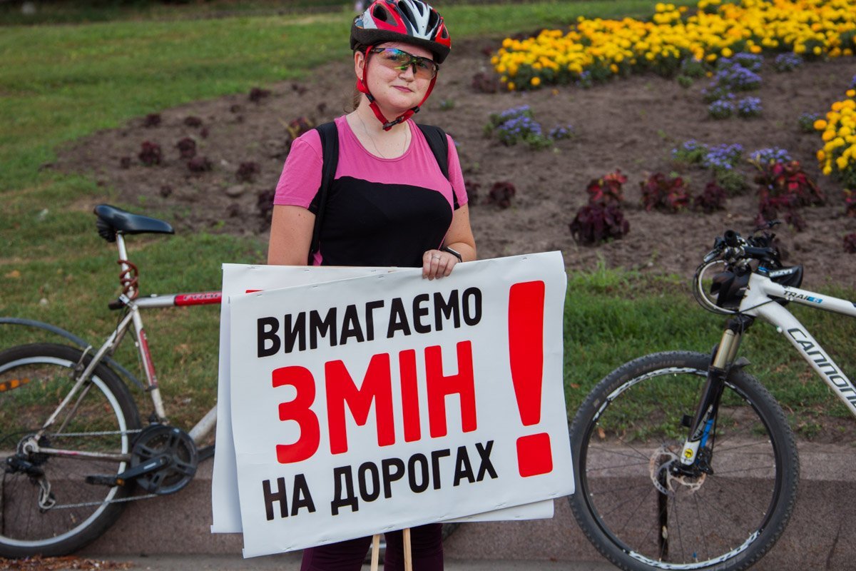 Узнай, почему велосипедисты Днепра лежали в центре города 2