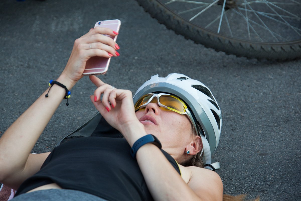 Узнай, почему велосипедисты Днепра лежали в центре города 8