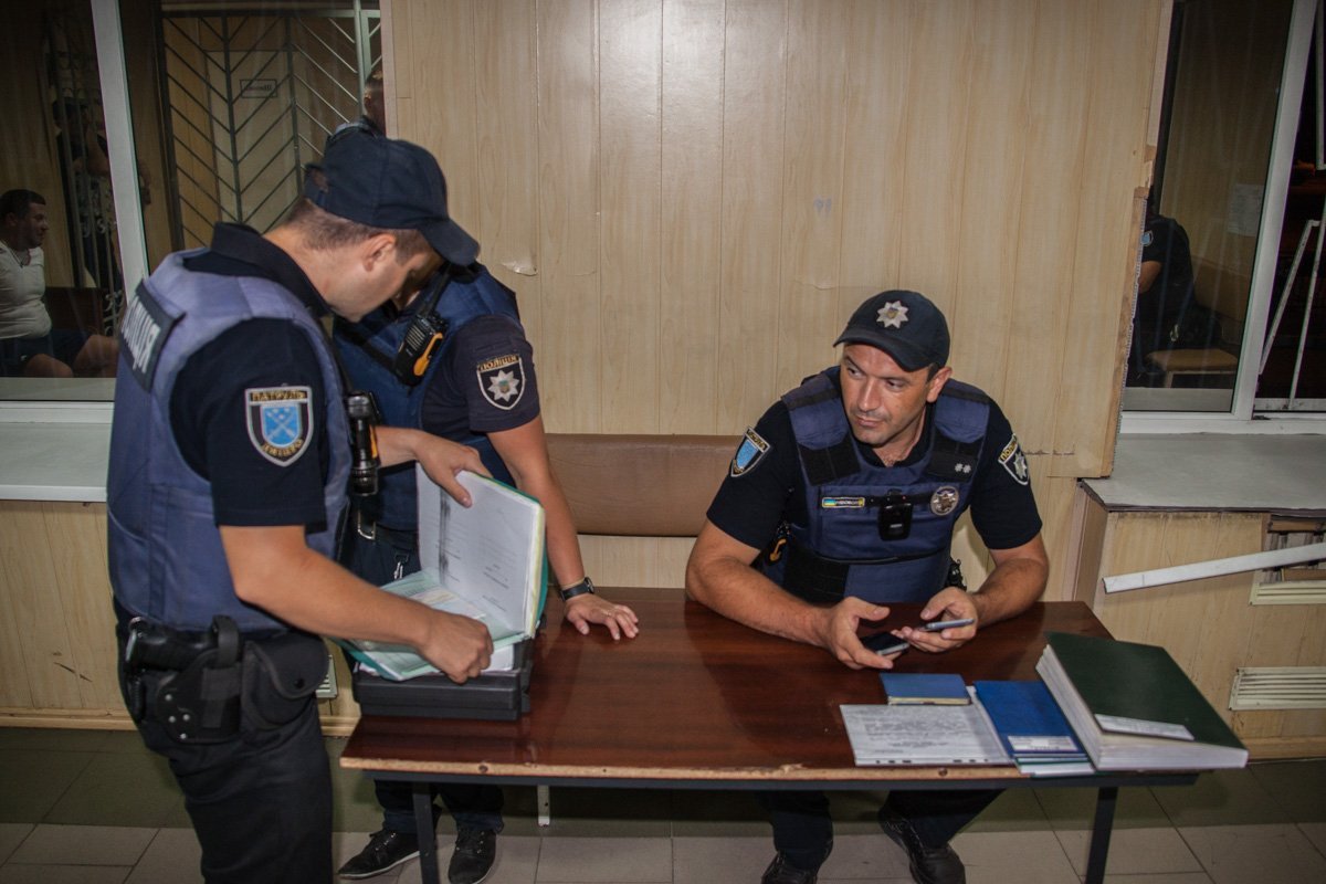 В Днепре на проспекте Мира пьяный водитель напал на полицейских 2