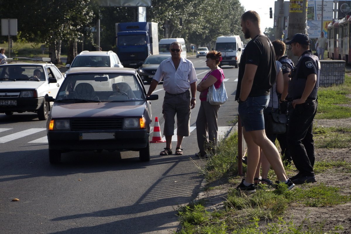 На Донецком шоссе ЗАЗ сбил женщину на пешеходном переходе 2