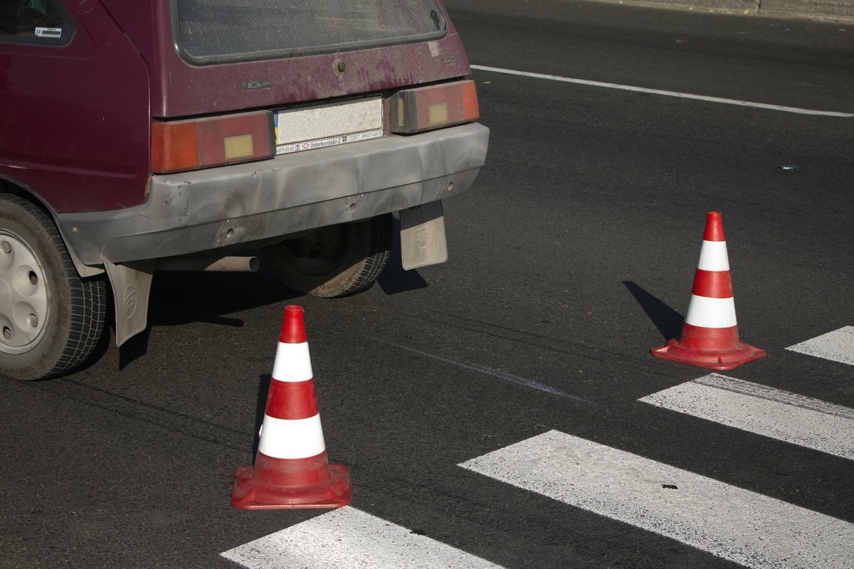 На Донецком шоссе ЗАЗ сбил женщину на пешеходном переходе 4
