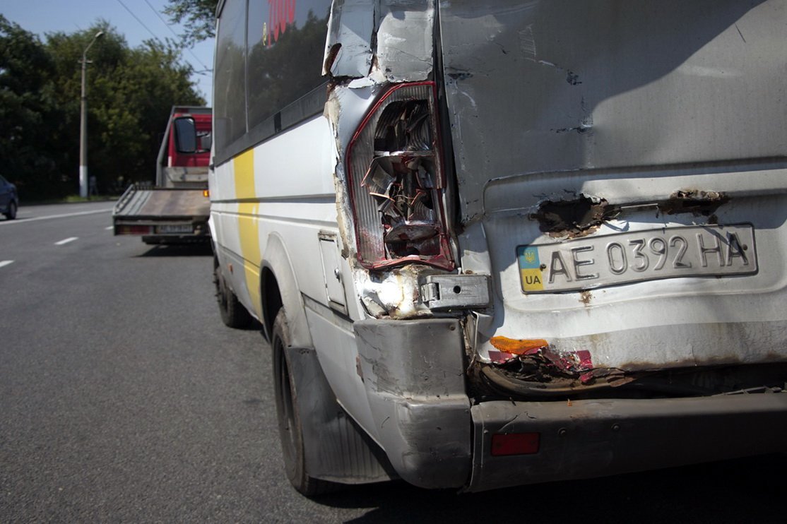 На Калиновой грузовик врезался в 107-ю маршрутку 3