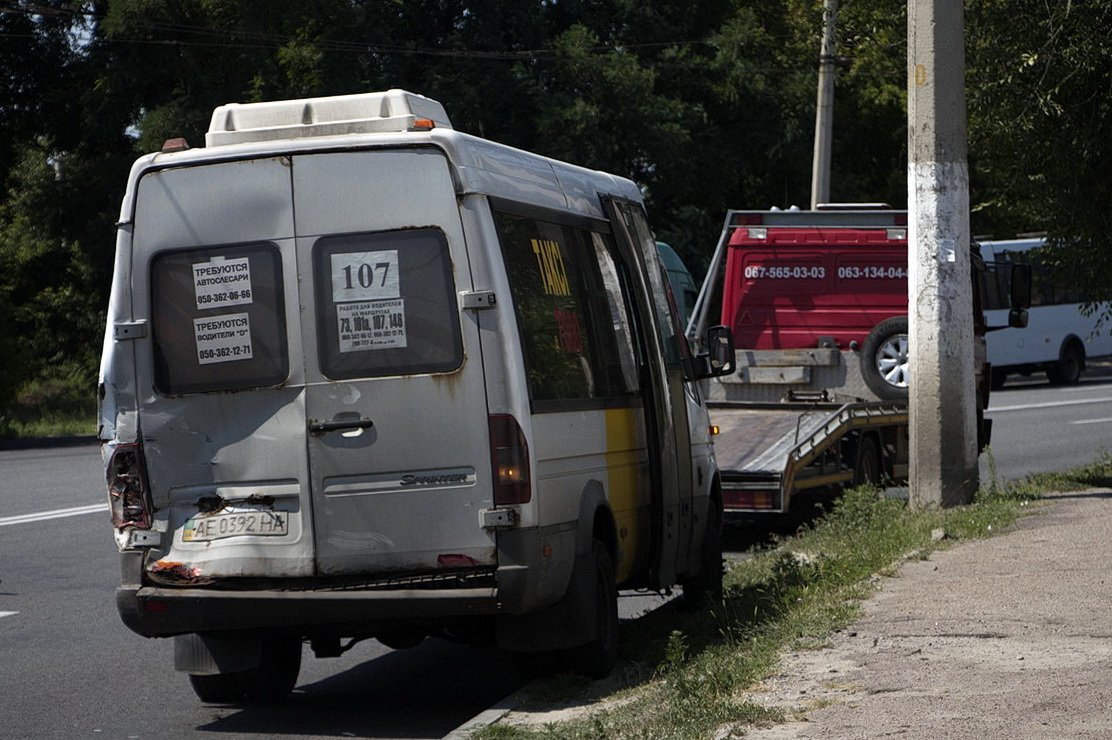 На Калиновой грузовик врезался в 107-ю маршрутку 4