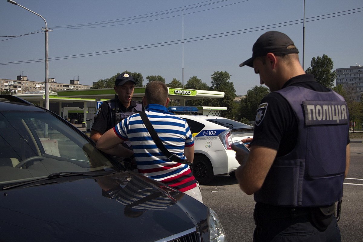 На Новом мосту Lexus наехал на полицейскую 2