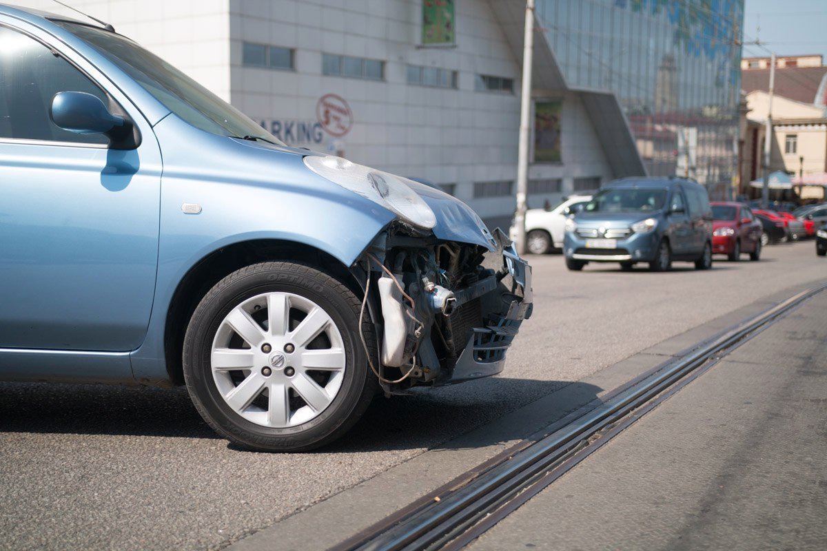 ДТП возле Озерки: Nissan сбил мотоциклиста 4