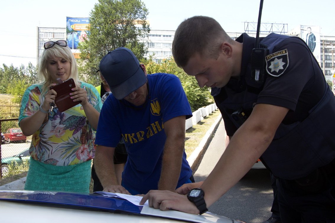 Кепка - это шлем или за что задержали водителя мопеда на Новом мосту 2