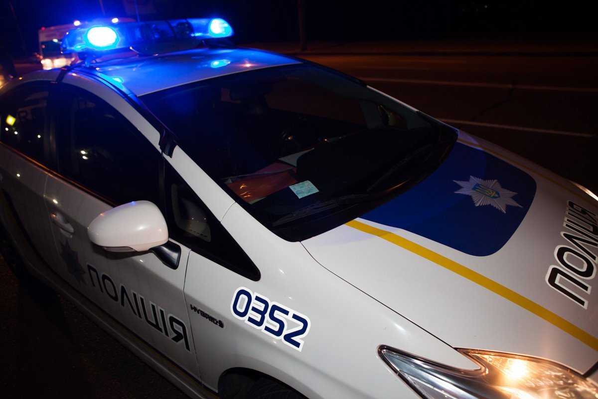 На Запорожском шоссе троллейбус вытолкнул Lada на тротуар 7