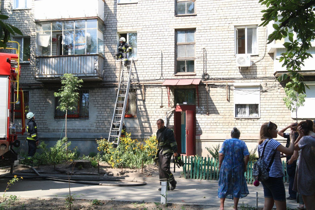 Пожар на Сичеславской Набережной: в квартире замкнуло проводку 2