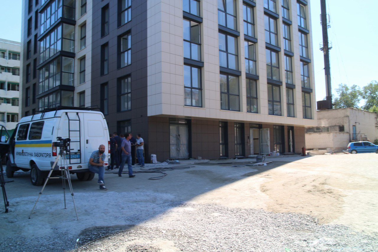 Стрельба возле гостиницы "Рассвет": один человек погиб, двое пострадали 1