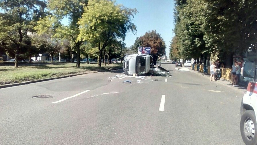 На проспекте Поля в результате ДТП перевернулась «Газель» 2