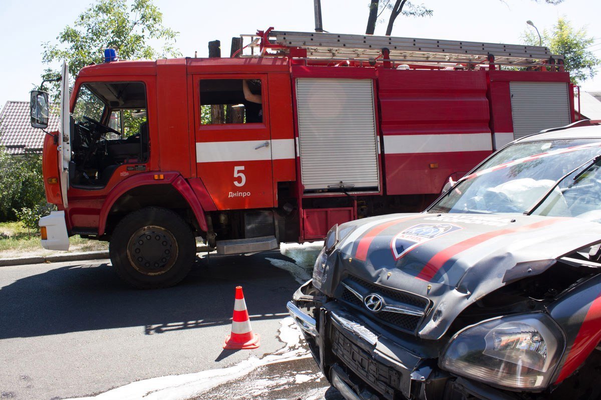 ДТП на Уральской: УАЗ перевернулся из-за столкновения с Hyundai Tucson 1