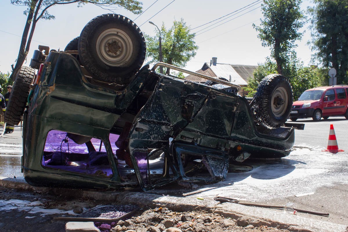 ДТП на Уральской: УАЗ перевернулся из-за столкновения с Hyundai Tucson 2