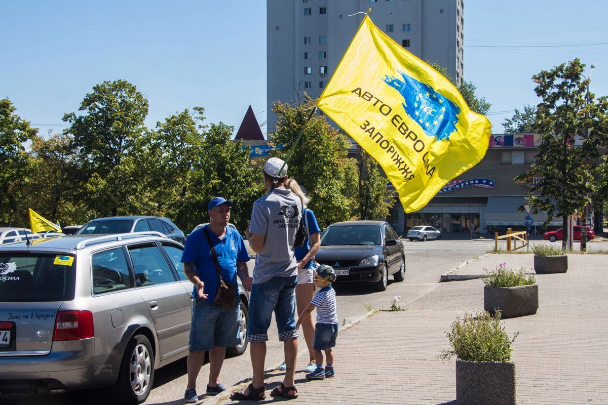 В Днепре прошел автопробег в поддержку владельцев европейских авто 1